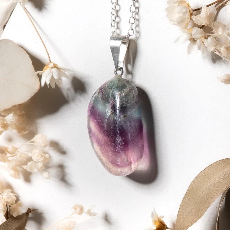 Pendentif roulé Fluorine – Harmonie et Équilibre Spirituel