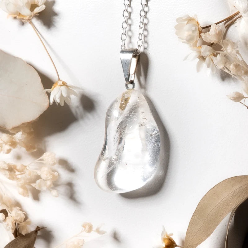 Pendentif roulé Cristal de roche – Clarté, Guérison et Énergie Positive