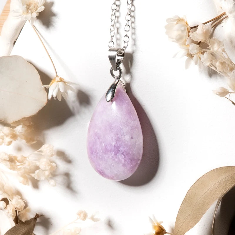 Pendentif goutte Lépidolite – Sérénité et Équilibre Émotionnel