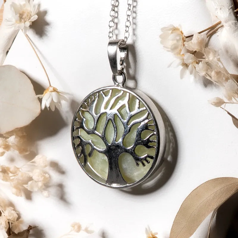 Pendentif arbre de vie argenté Jade – Sagesse, Prospérité et Équilibre