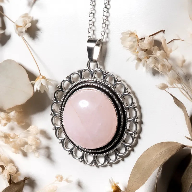 Pendentif fleur Quartz Rose – Amour et Guérison Émotionnelle