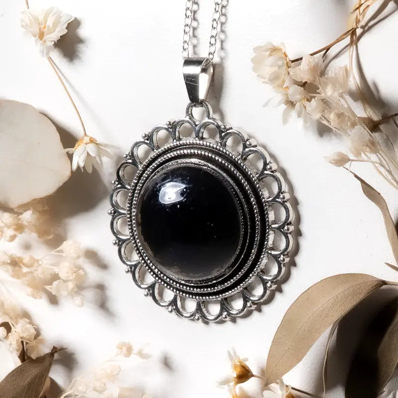 Pendentif fleur Obsidienne Noire – Protection et Stabilité Spirituelle