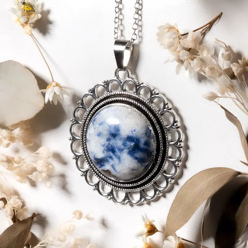 Pendentif fleur Sodalite – Clarté Mentale et Sérénité