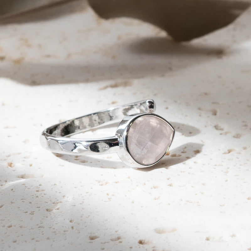 Bague goutte d'eau en Quartz Rose – Amour et Guérison Émotionnelle