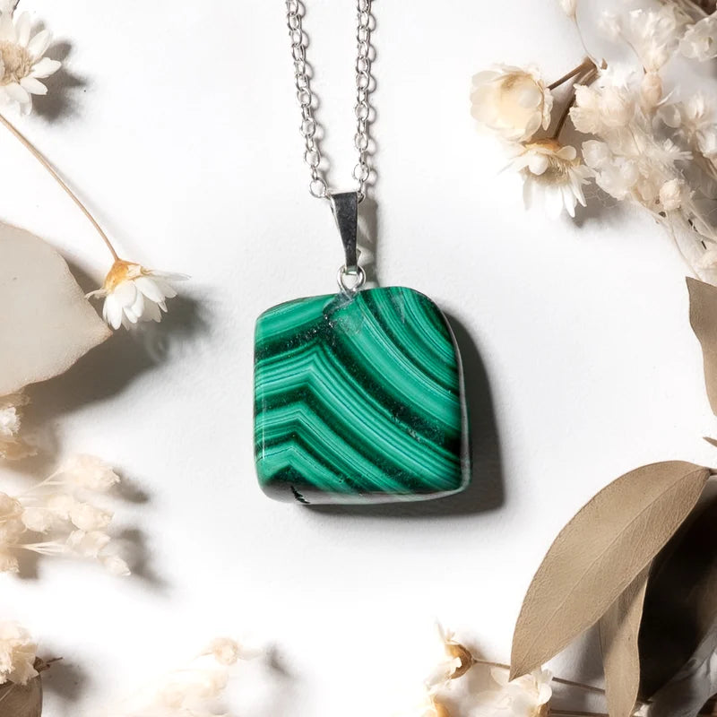 Pendentif roulé Malachite – Transformation et Protection Énergétique