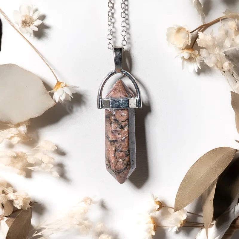 Pendentif pointe Rhodonite – Harmonie Émotionnelle et Amour Inconditionnel