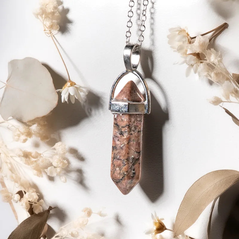 Pendentif pointe Rhodonite – Harmonie Émotionnelle et Amour Inconditionnel