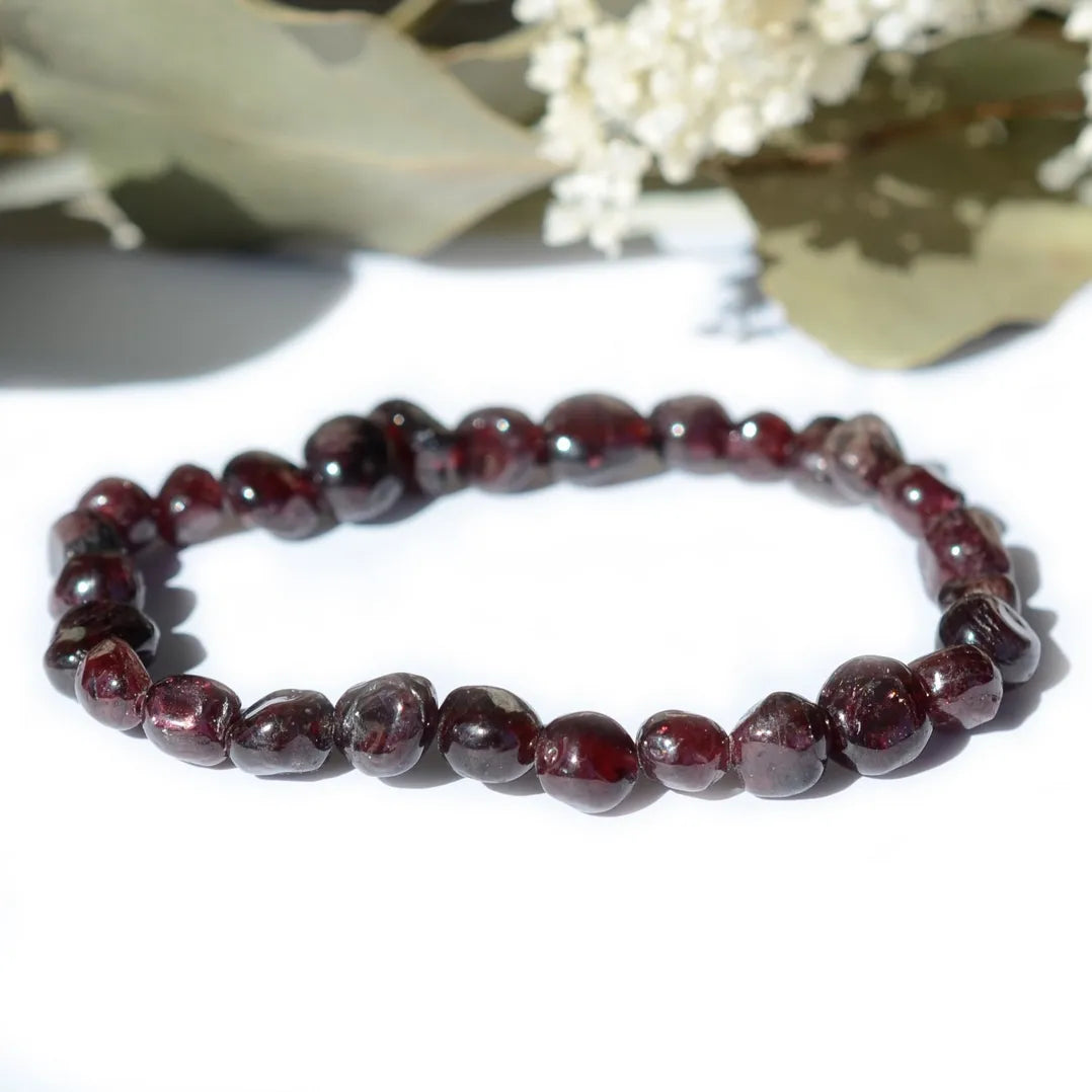 Bracelet roulé Grenat – Passion et Énergie Revitalisante